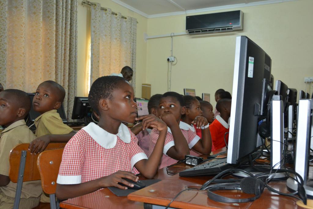 Students in an ICT lesson in Zimbabwe