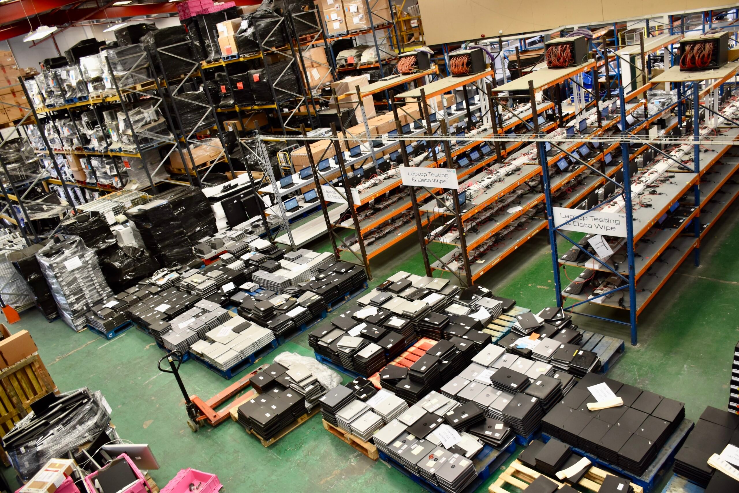 Equipamiento Virgin Active en el almacén de Manchester