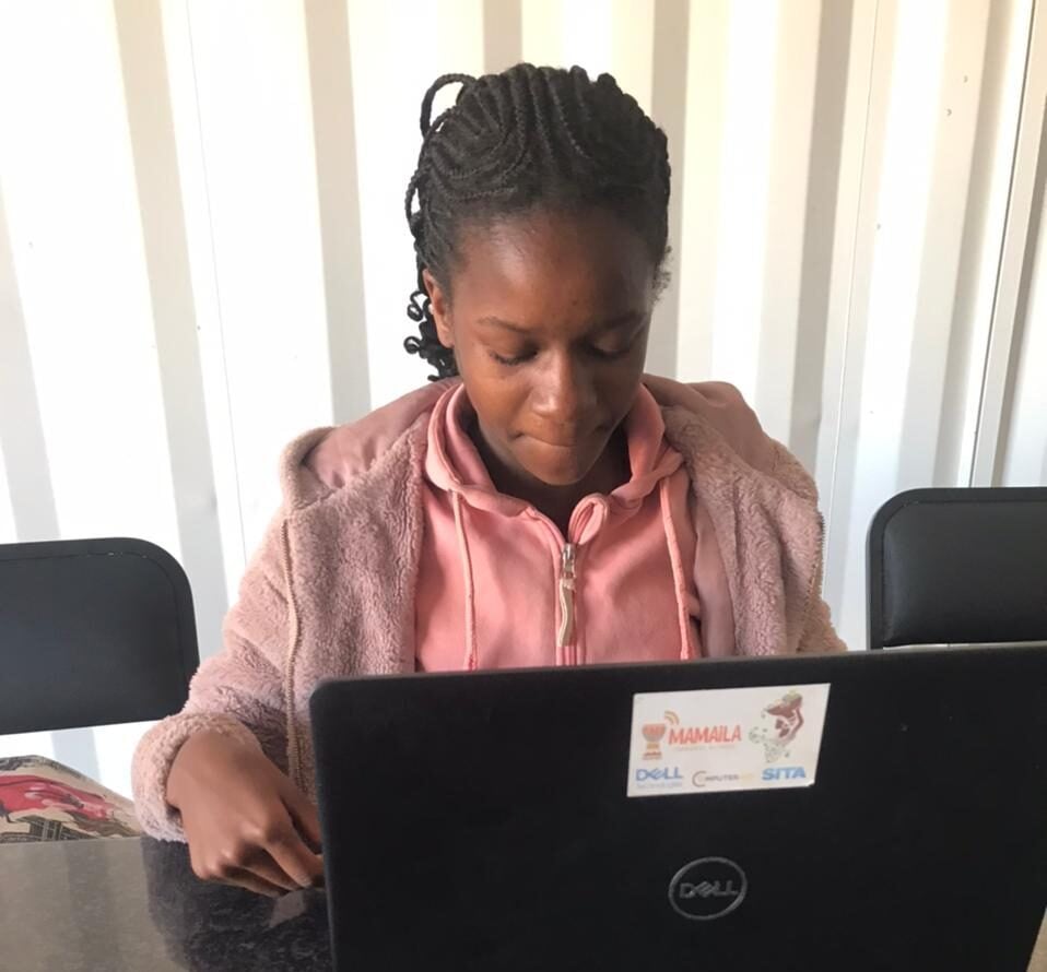 Natasha utilizou o computador portátil